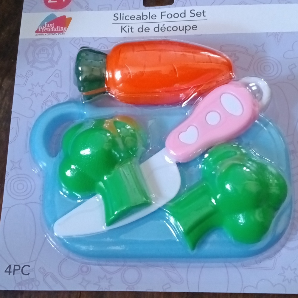 NWT Childrens Montessori Learning food make believe play knife cutting board